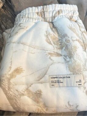 Comfort Collection Women's Cream & Tan Printed Joggers